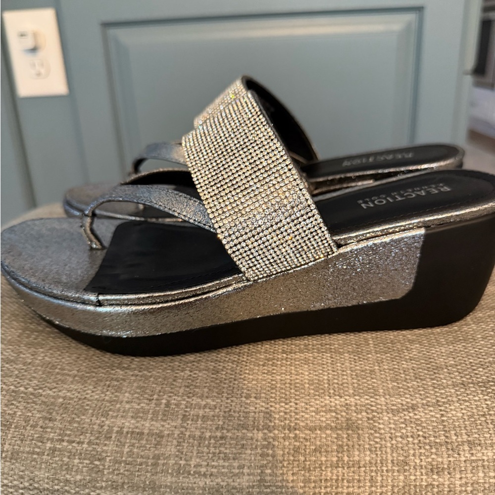 Kenneth Cole Reaction Silver Glitter Sandals